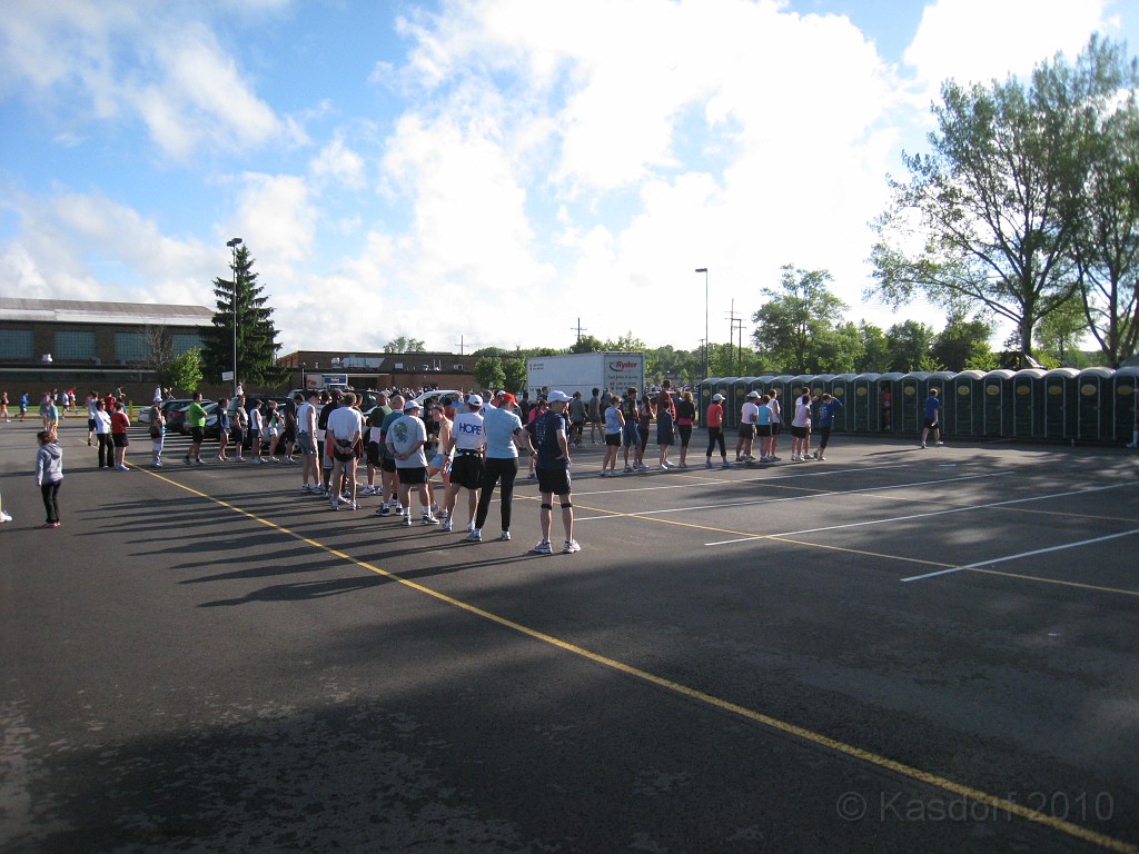Dexter Ann Arbor 2010 030.jpg - The every present porta-potty line before the race... this is after the crowd dwindled since the start of the race is only minutes away.